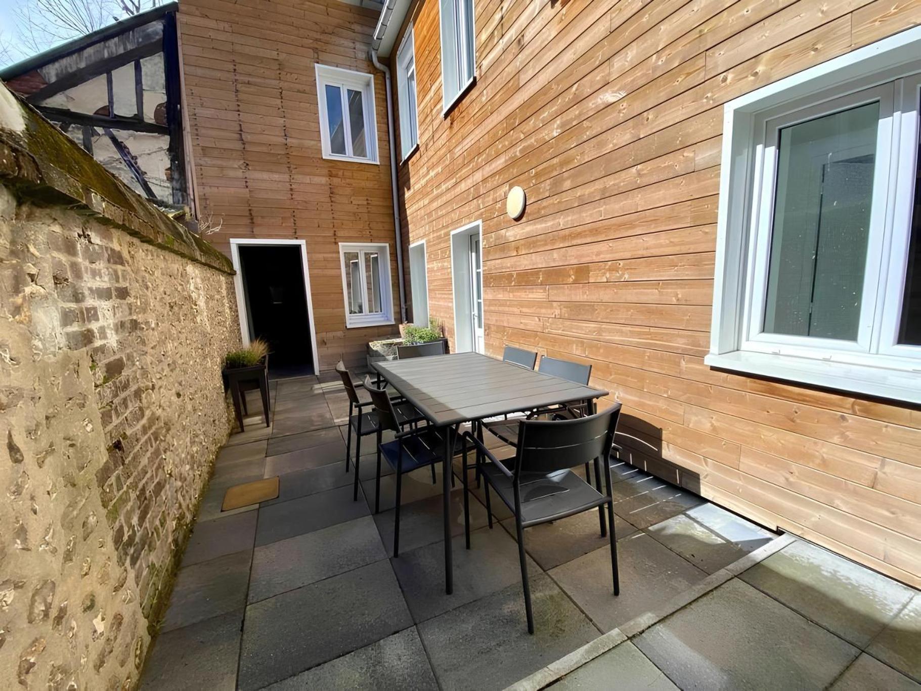 Maison Familiale Avec Exterieur Menage Et Linges Inclus Rouen Buitenkant foto